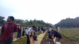 Pelaksanaan Solat Idul Fitri di Lapangan Wetan Njlubang